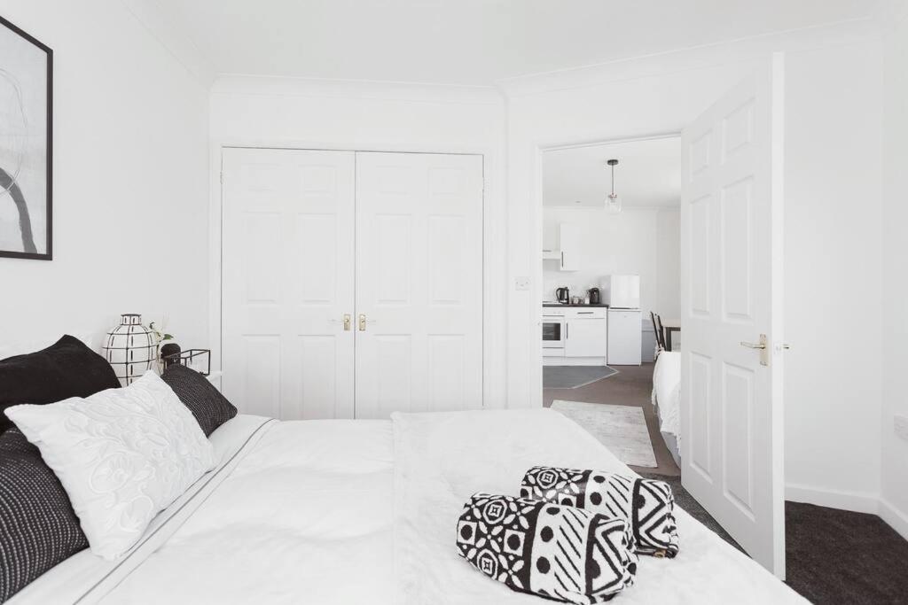 ポーツマスThe Minimalist - Entire 1 Bed Flat Near Gunwharf Quays, Ground Floor Flat Private Entranceアパートメント エクステリア 写真